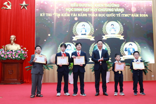 Hà Nội khen thưởng học sinh đạt thành tích cao trong kỳ thi Toán quốc tế