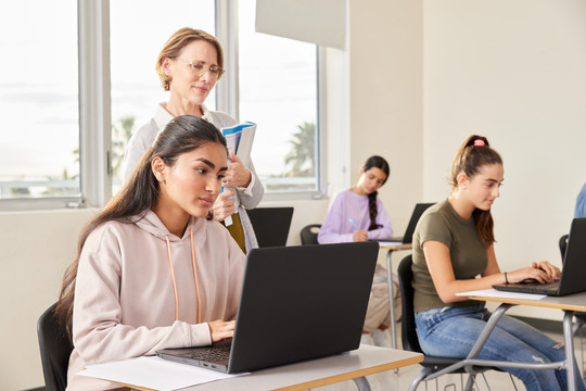 Học sinh Mỹ trải nghiệm thi SAT trên máy tính