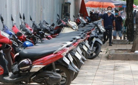 Cảnh giác thủ đoạn tráo biển số để trộm xe máy tại các bãi giữ xe