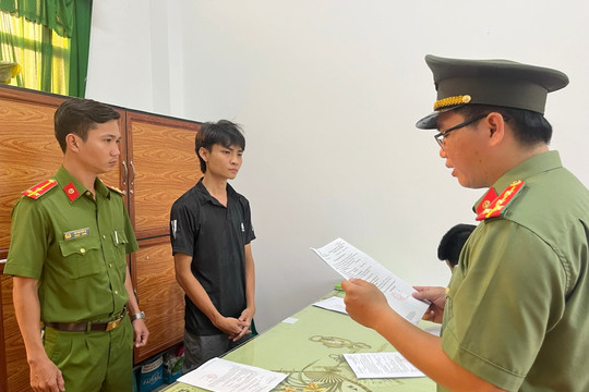Bắt tạm giam nam thanh niên sử dụng tiền giả ở Cà Mau