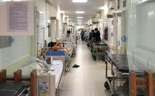 Bệnh viện Việt Đức thiếu vật tư y tế, bệnh nhân gần nửa năm chịu đau chờ mổ