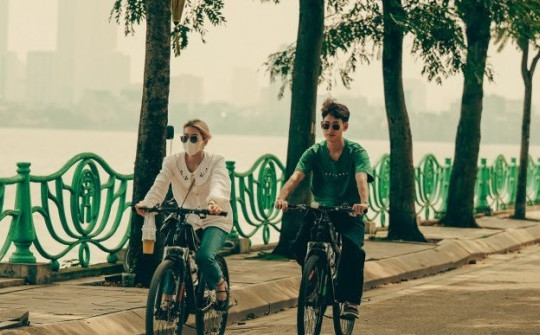 Khung cảnh lãng mạn trên con đường lọt top "tuyệt vời nhất thế giới" ở Hà Nội