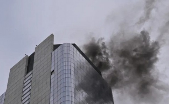 Cháy tòa nhà chọc trời gần Trung tâm Thương mại Một Thế giới ở Mỹ