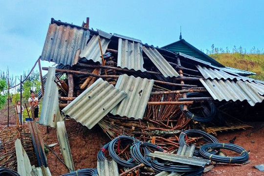 Mưa đá ở huyện Quỳnh Nhai gây hư hại 11 ngôi nhà và 4 con bò bị sét đánh chết