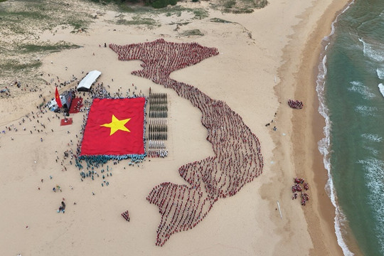 3.200 đoàn viên, thanh niên ở Phú Yên xếp hình bản đồ Việt Nam