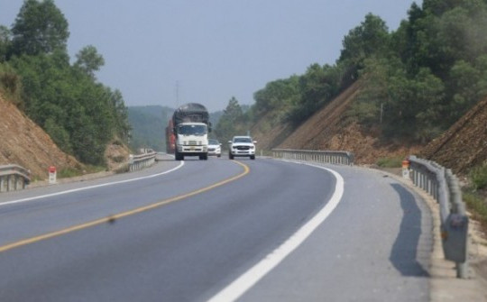 Từ 4-4, cấm xe khách trên 30 chỗ, xe tải nặng vào cao tốc Cam Lộ - La Sơn