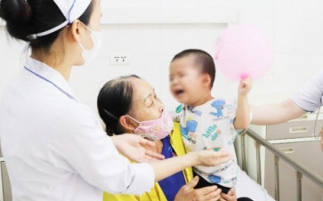 Quảng Ninh phát hiện bé 3 tuổi mắc bệnh "Sốt Thỏ" hiếm gặp