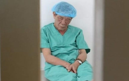 Chia sẻ của bác sỹ ngủ trên sàn hành lang bệnh viện sau 42 ca mổ mắt miễn phí
