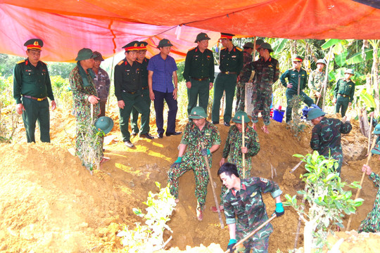 Tìm thấy 10 hài cốt liệt sĩ trong vườn nhà dân ở Quảng Trị