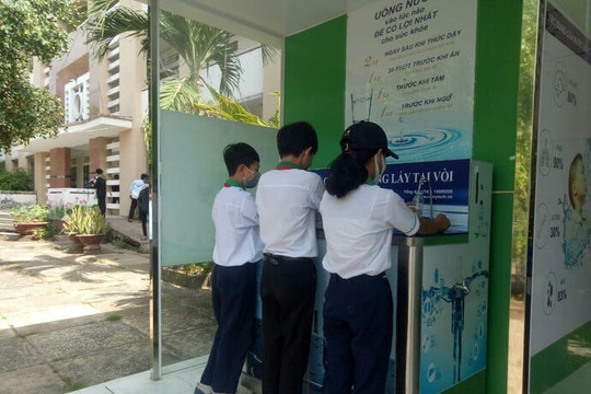 Chủ tịch tỉnh Cà Mau chỉ đạo khẩn trương sửa hệ thống nước uống sạch trường học