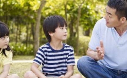 8 cách nói chuyện giúp cha mẹ dễ dàng khiến trẻ chịu lắng nghe