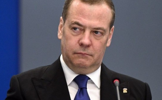 Ông Medvedev cảnh báo "rắn" NATO