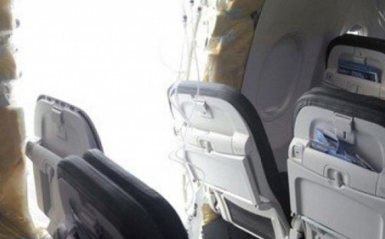 Máy bay Mỹ bung thân trên không: Điều khoản đền bù “bí mật” của Boeing