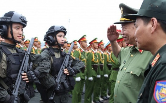 Bộ trưởng Tô Lâm thị sát tổng duyệt Ngày Truyền thống Cảnh sát Cơ động