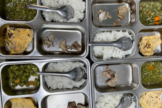 Làm rõ phản ánh bữa cơm bán trú của học sinh tiểu học thua cơm bụi lề đường