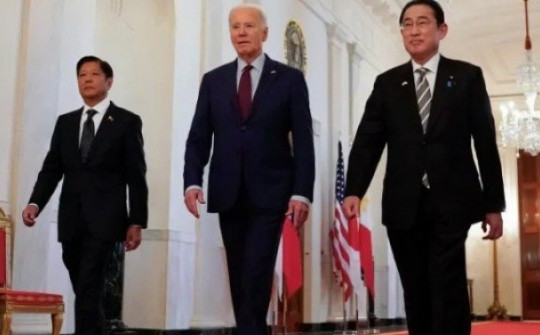 Thượng đỉnh Mỹ-Nhật-Philippines: Trung Quốc triệu tập đại sứ Manila, đại diện ngoại giao Tokyo