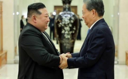 Chùm ảnh: Lãnh đạo Kim Jong-un tiếp Chủ tịch quốc hội Trung Quốc