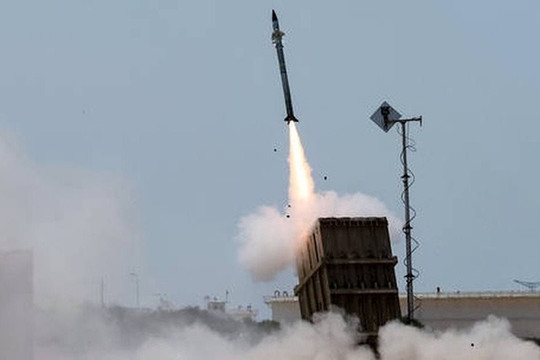 Iran chính thức ‘khai hỏa’ về phía Israel