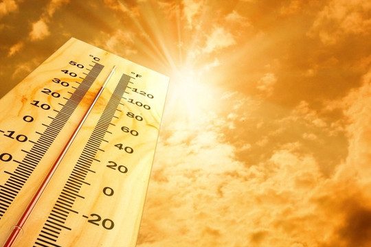 Việt Nam xuất hiện nắng nóng kỷ lục của năm 2024 lên tới hơn 42 độ C