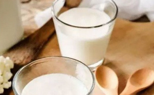 Những người này uống sữa vào buổi sáng như 'uống thuộc độc', nên tránh tuyệt đối