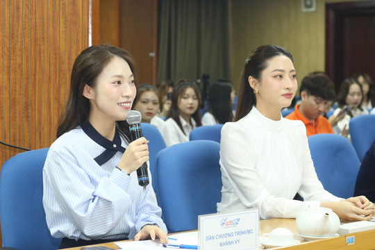 MC Khánh Vy, Hoa hậu Lương Thuỳ Linh chia sẻ về kỳ thi tốt nghiệp THPT