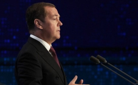 Ông Medvedev: Phương Tây định loại bỏ Tổng thống Zelensky