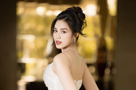 Hoa hậu Đỗ Thị Hà sắp lên xe hoa với bạn trai thiếu gia?