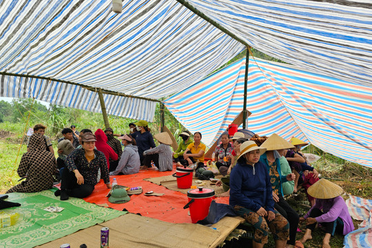 Dân dựng lều phản đối xây dựng bãi tập kết rác ở Thanh Hóa