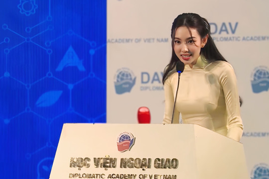 Hoa hậu Thùy Tiên đại diện thanh niên Việt Nam đối thoại với Tổng Thư ký ASEAN