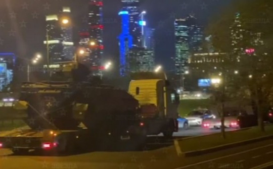 Video: Loạt vũ khí Nga tịch thu của phương Tây xuất hiện ở Moscow