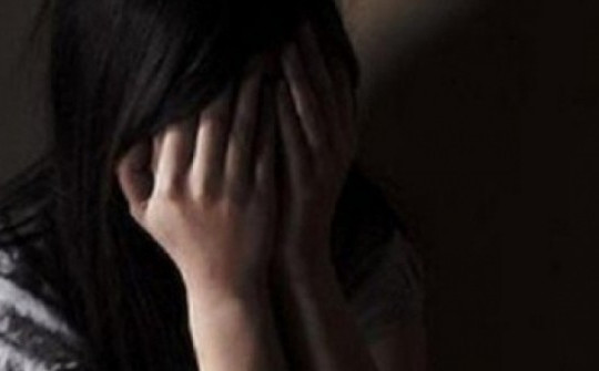 Ba thiếu niên thay nhau hiếp dâm bé gái 12 tuổi