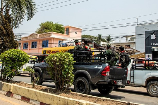 Quân đội Myanmar tái kiểm soát thị trấn giáp Thái Lan