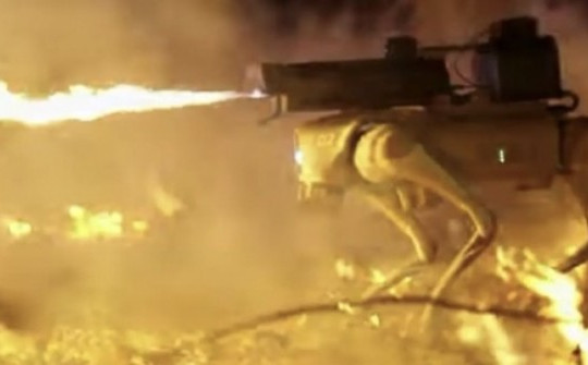 Video: Công ty Mỹ hé lộ chó robot trang bị súng phun lửa, ai cũng có thể đặt mua