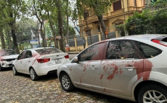 Hà Nội: Hàng loạt ô tô bị tạt sơn đỏ, công an nói gì?
