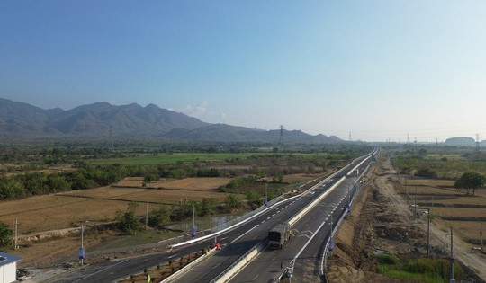 Hình ảnh cao tốc Cam Lâm - Vĩnh Hảo ngày đầu thông tuyến