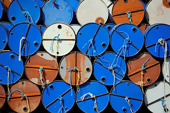 Giá xăng dầu hôm nay 26/4: Hồi phục trước căng thẳng leo thang tại Trung Đông