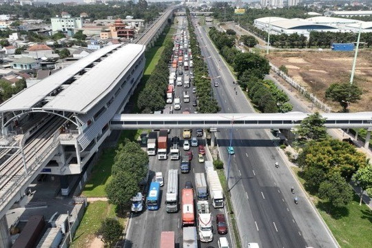 Hoàn thành hai cầu đi bộ kết nối Metro Bến Thành - Suối Tiên