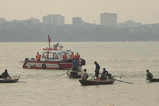 Cảnh báo khẩn cấp khu vực 2 học sinh đuối nước trên sông Hồng ở Hà Nội