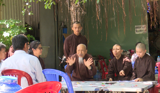 Truy tìm cô gái liên quan vụ án loạn luân ở 'Tịnh thất Bồng Lai'