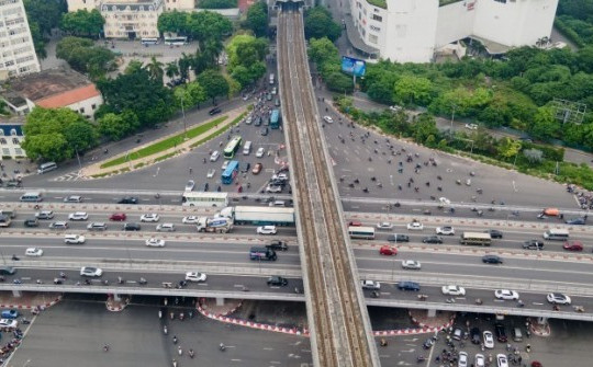 Hà Nội: Giao thông khác lạ tại nút giao Mai Dịch sau khi thông xe cầu vượt thép