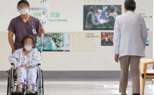 Hàn Quốc: Bác sĩ vẫn đình công, bệnh nhân thêm khốn đốn