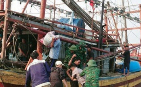 Vụ 4 tàu cá Quảng Bình chìm trên biển: Đã có người tử vong, 11 người vẫn mất tích