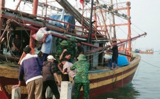 1 ngư dân Quảng Bình được cứu sống sau 3 ngày lênh đênh trên biển