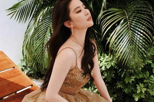 Lưu Diệc Phi diện "váy dát vàng" đẹp lộng lẫy, visual như tiên nữ dù tăng cân