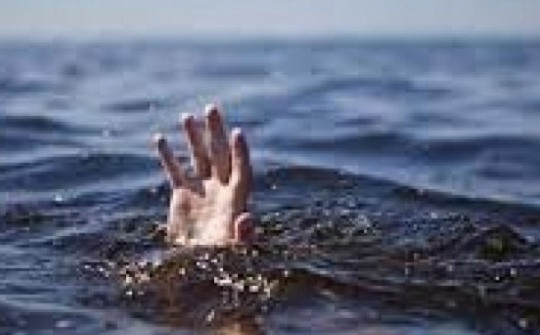 Nam sinh lớp 8 mất tích khi lao ra biển cứu bạn đuối nước
