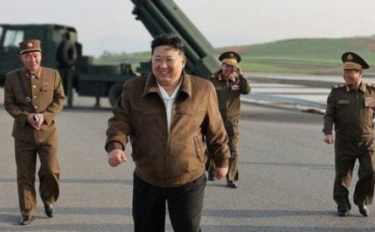 Ông Kim Jong Un trực tiếp thị sát hệ thống pháo binh Triều Tiên