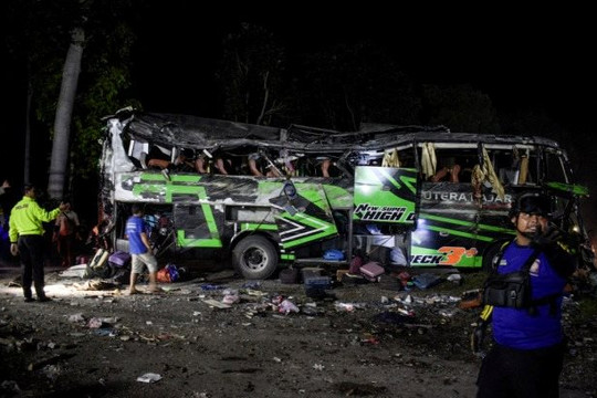 Indonesia: Xe buýt chở học sinh gặp nạn, hàng chục người thương vong