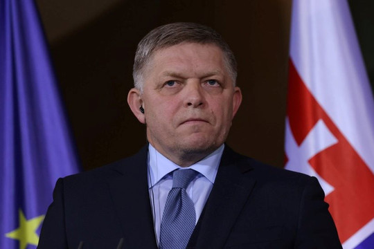 Thủ tướng Slovakia qua cơn nguy kịch sau khi bị ám sát bằng súng