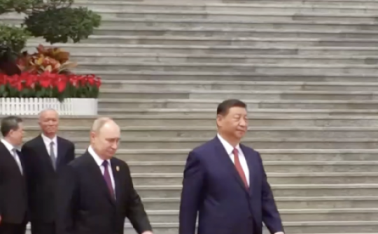 VIDEO: Ông Tập Cận Bình đón tiếp ông Putin