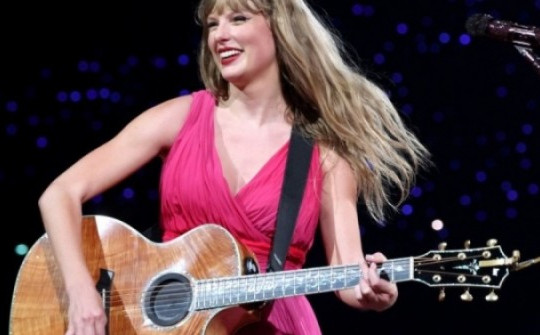 Loạt váy áo Taylor Swift đầu tư cho show ở Paris